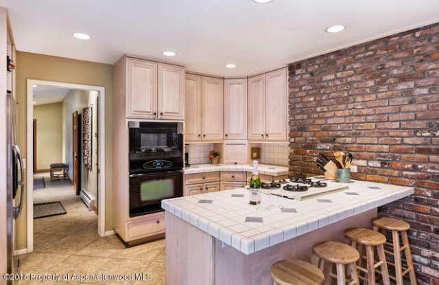 1280 Snowbunny Lane Gallery 2