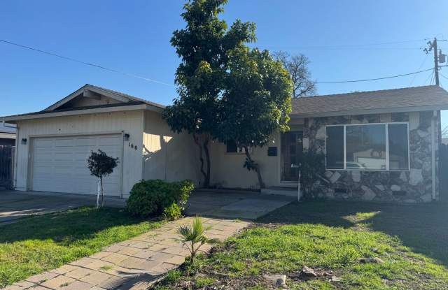 Four Bed, Two Bath Home In North Stockton photos photos