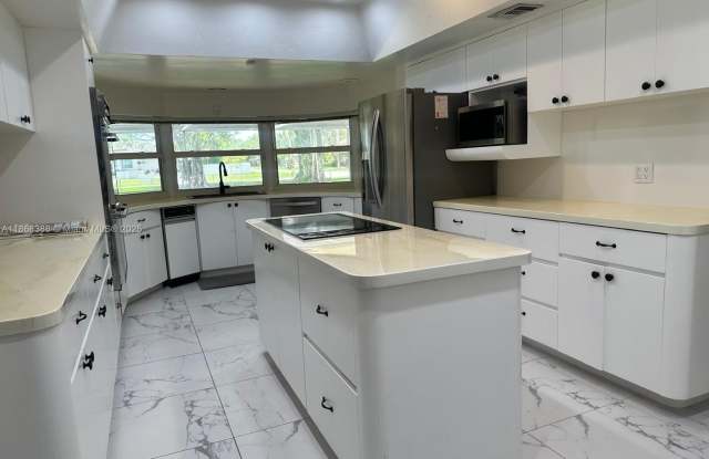 9480 SW 99th Street, Miami, FL 33176 photos photos