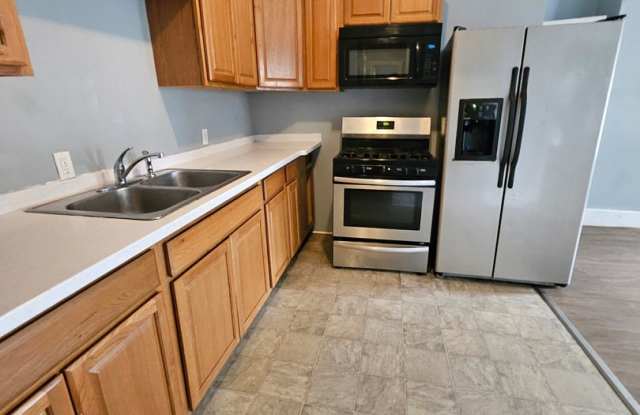 Upper 2 bedroom unit - 505 East 9th Street, Erie, PA 16503