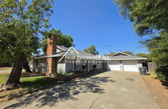 Updated 2bd/1ba Lincoln Village Duplex with Garage Gallery 1
