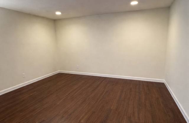 2BR/1BA Downtown Tuscaloosa Gallery 4