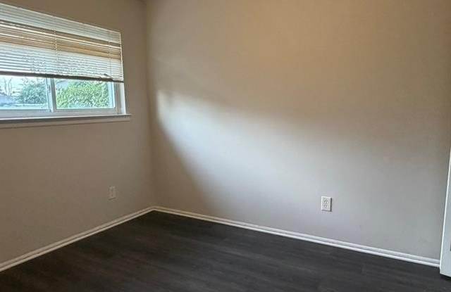 831 MONTIE Gallery 3