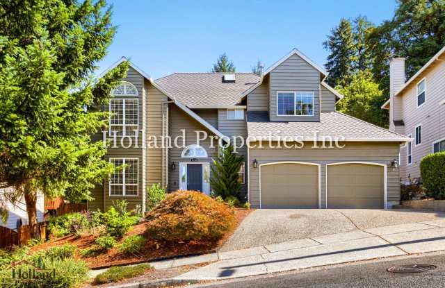 Spacious 4BR Beaverton Home with Fireplace, Fenced Yard & Green Space Views Gallery 1