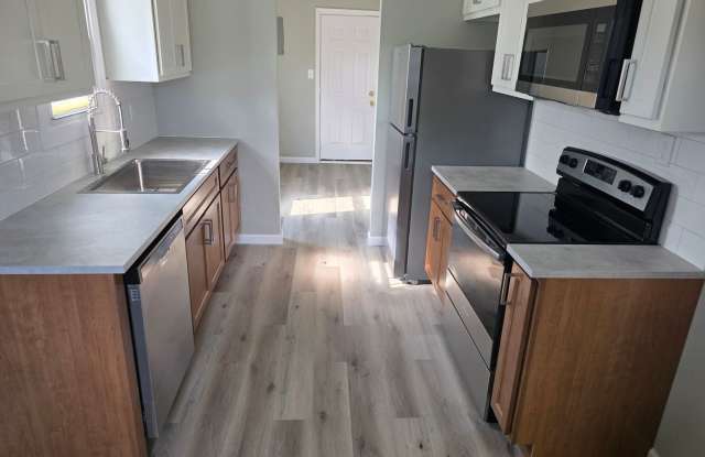 Beautiful 3BD/1BA Available Now Gallery 3