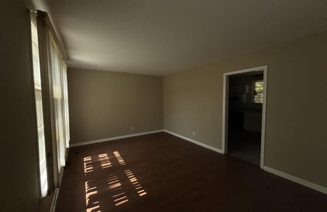 3907 Memorial Parkway N Gallery 3