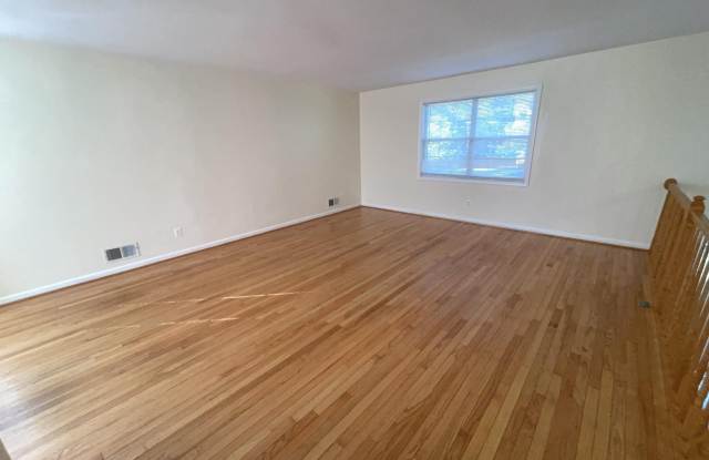 6837 RIDGEWAY DRIVE Gallery 4