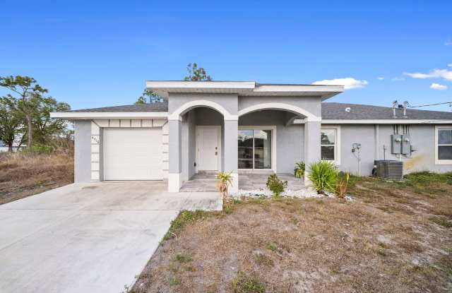Newer 3 bedroom 2 bathroom duplex in Lehigh Acres photos photos