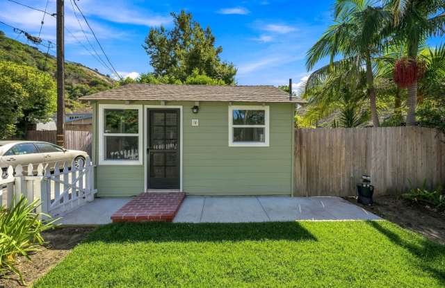Charming One Bed One Bath Walking Distance to Laguna Beach Event Center and Main Beach photos photos