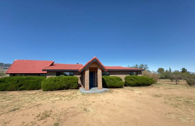 Beautiful 3 bedroom House with Mountain Views - 6730 South Calle De La Cereza, Sierra Vista Southeast, AZ 85615