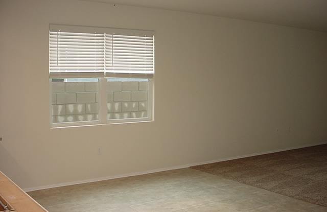 4667 West Nutmeg Avenue Gallery 4