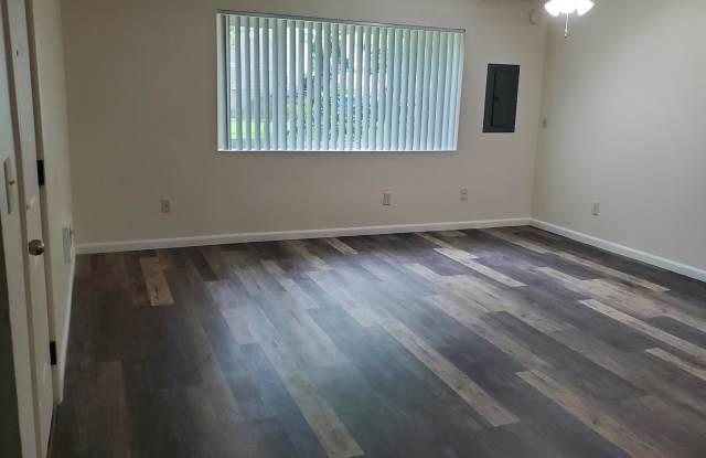 1353 NE Hogan PL Gallery 4