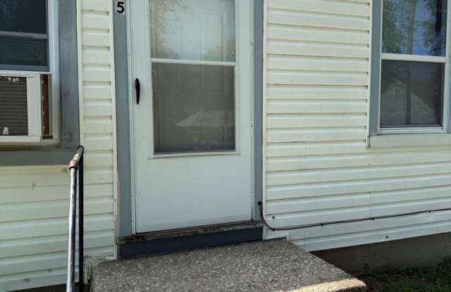 Charming 2-Bed End Unit in Quiet Quadplex- Move In Ready! photos photos