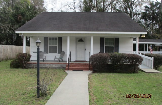 407 Park St. - 407 Park Avenue, Blackshear, GA 31516