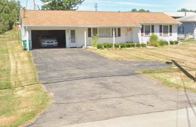 Available Now Great 3 Bedroom Ranch Home Close To Everything! photos photos