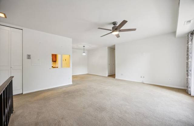 2BD/2BA with a Den in Old Forge Crossing! Gallery 4