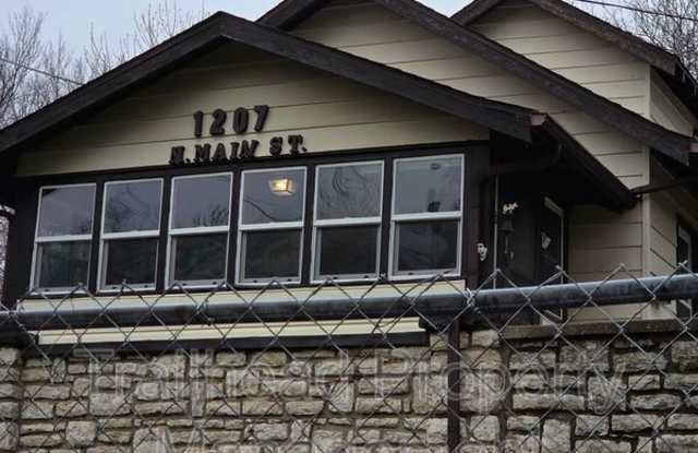 1207 N Main Street photos photos