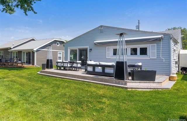 1466 ROSSDALE Drive photos photos