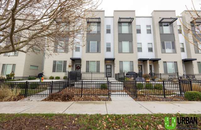 Stunning Kendall Yard townhome for Rent photos photos