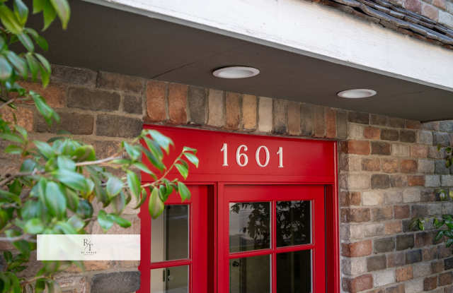 Beautiful 2 bedroom 2.5 bath condo in West LA, Near UCLA. Washer and Dryer in unit, 2 Car Garage. photos photos