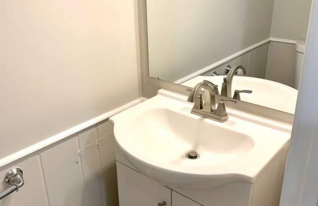 Inglewood 2 BR 1.5 Bath duplex available Oct 17! $1250/mo! photos photos