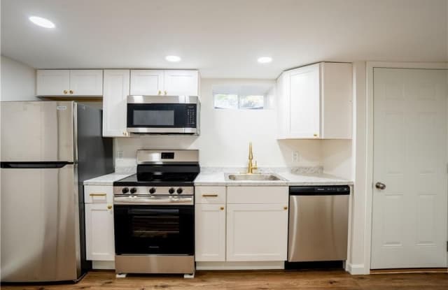 10 South Locust Avenue - 10 South Locust Avenue, Providence County, RI 02911 10 South Locust Avenue - 10 South Locust Avenue, Providence County, RI 02911