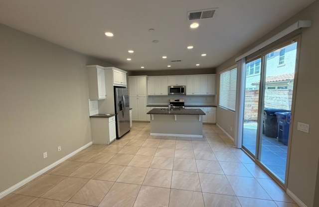 Beautiful 3 Bedroom Home Near Imperial Beach with Office Space! Gallery 4