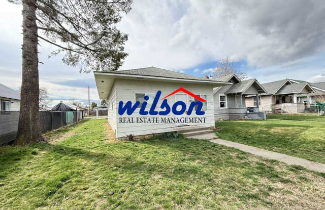 Updated 2 Bed /1 Bath Home with Spacious Yard! photos photos