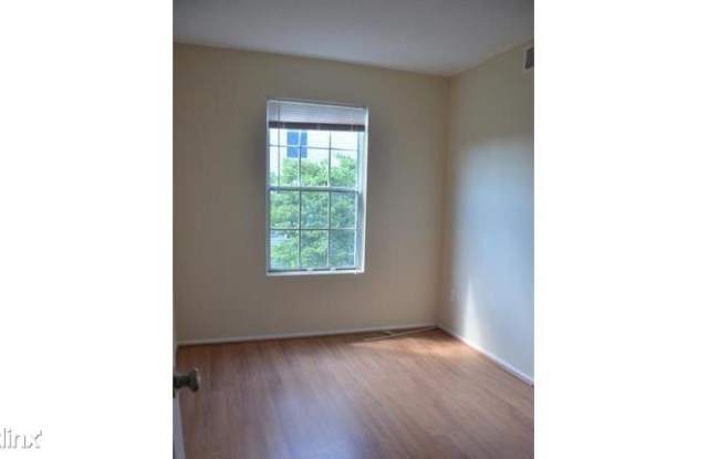 105 Fort Evans Rd SE Apt D Gallery 2