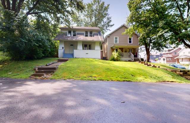 Large house near the park, close to Ontario photos photos