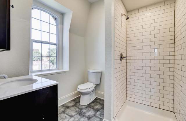 203 North Esplanade Street - 3 photos photos