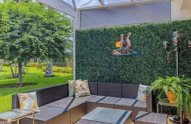 5595 Greenwood Cir Gallery 3