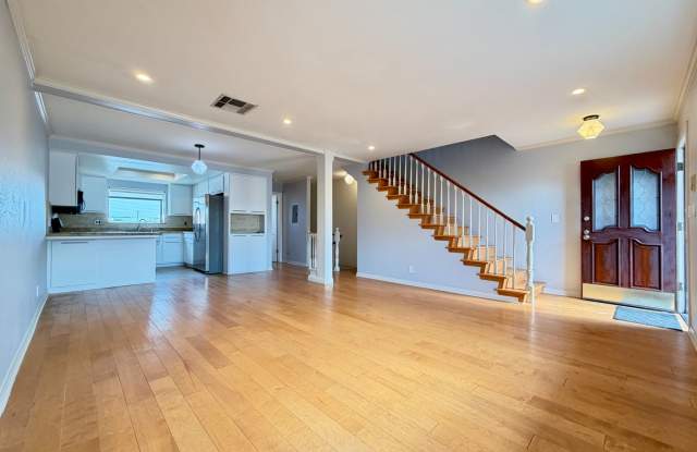 2 Bed / 2.5 Bath Tri-Level Townhome – Gated Community in North Redondo Beach (Torrance PO) - 4530 182nd Street, Torrance, CA 90278