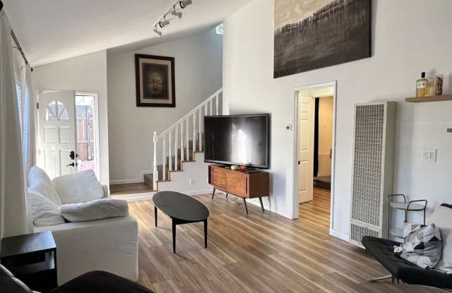 813 5th Ave - 813 5th Avenue, Los Angeles, CA 90291