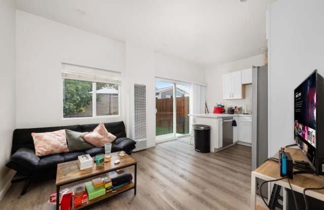 Spacious master bedroom with balcony! Gallery 1