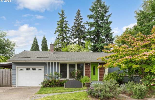 Classic Hillsboro Home with Two Spacious Bedrooms  Hardwood Floors - 960 East Main Street, Hillsboro, OR 97123