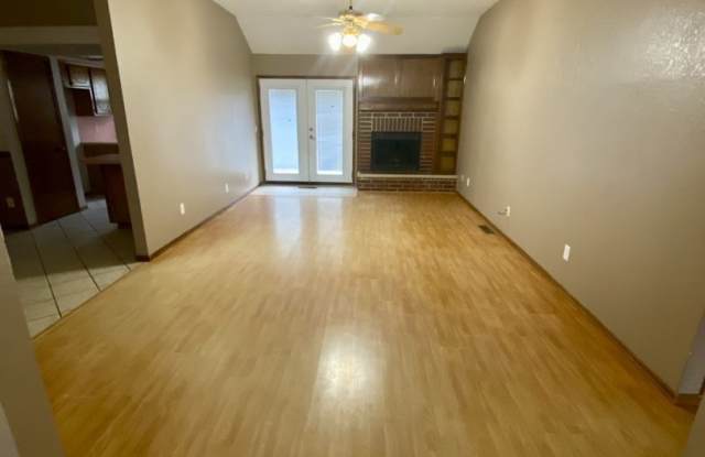 Storm Shelter! 3 bed 2 bath 2 car garage home for rent in Edmond near 15th and Santa Fe, dead end quiet street. Gallery 4