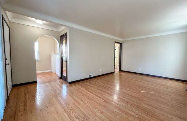 Single Story House with Hardwood Floors ~ Williams 3319 Gallery 4