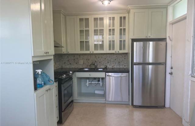 1070 98th St photos photos