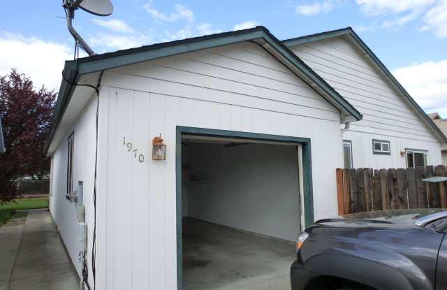 1970 SW Betty Lane Gallery 1