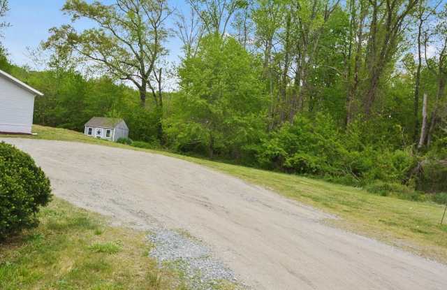 Private Country Ranch | 3 Bedrooms, 2 Baths | Peaceful 11-Acre Setting | Available Now Gallery 4