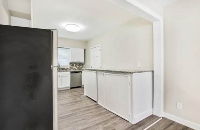 1620 Flintwood Drive SE Gallery 4