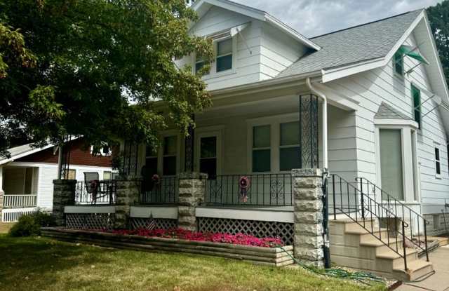 **COMING SOON** 3 bed 2 bath house in south central Lincoln. photos photos **COMING SOON** 3 bed 2 bath house in south central Lincoln. photos photos