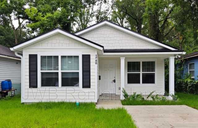 1740 9th St W photos photos