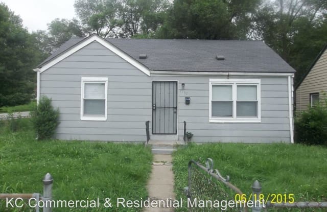 7752 Paseo Blvd - 7752 Paseo Blvd, Kansas City, MO 64131