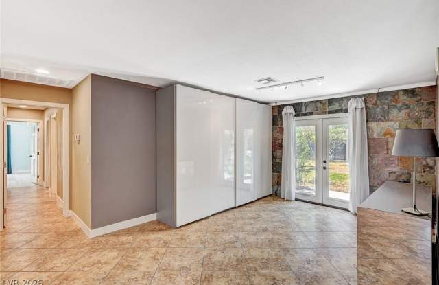 4153 WOODCREST ROAD Gallery 2