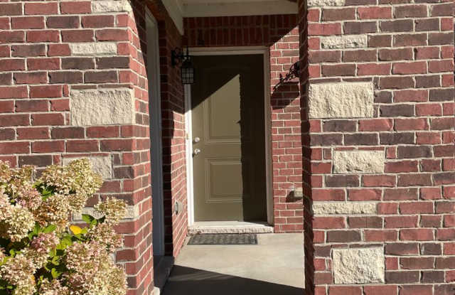 3-Bedroom, 2-Baths, 1350 SF condo-style apartment, Upper Unit in Shelby Township. Gallery 4