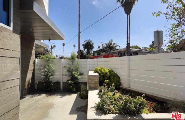 739 CALIFORNIA Avenue Gallery 3