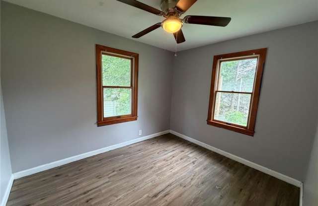 1134 Laire Gallery 3