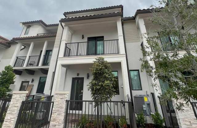 8324 Nw 43rd St - 8324 Northwest 43rd Street, Doral, FL 33178